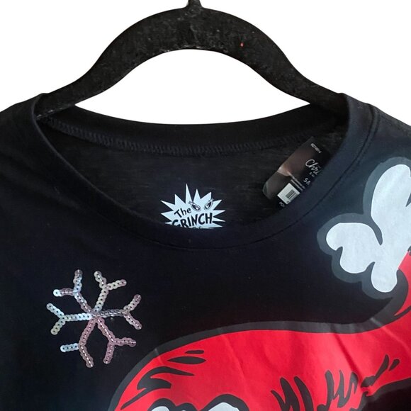 Dr Seuss The Grinch Licensed Adult Shprt Sleeve T-Shirt W/ Sequin Snowflakes-Siz - Picture 2 of 5